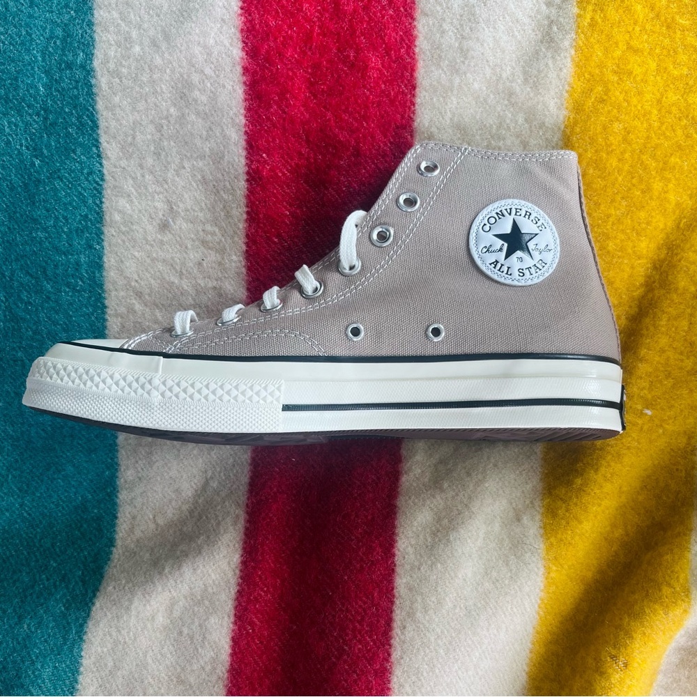 Taupe men’s high top converse size 9